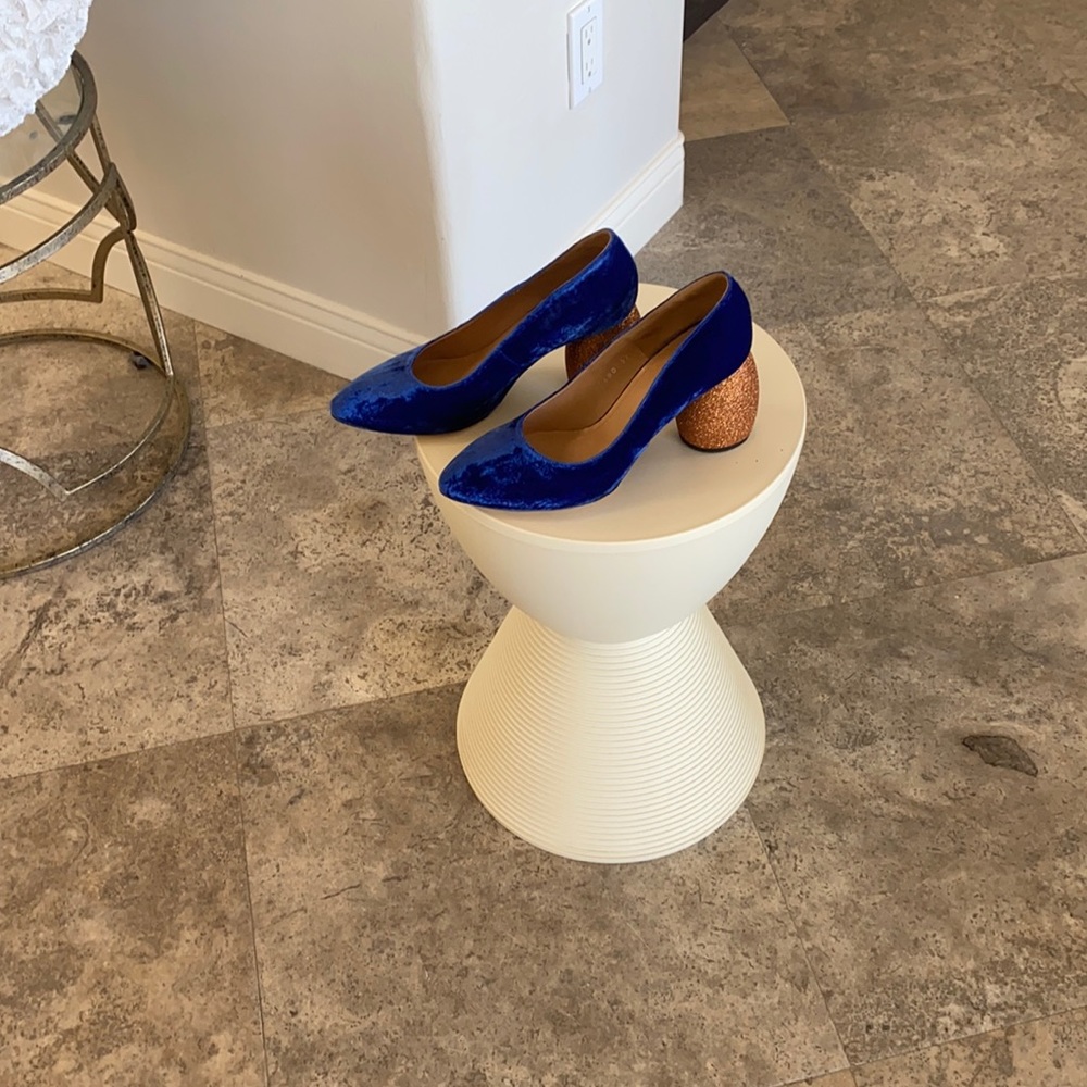 Velvet shoes in royal blue. AUTHENTIC